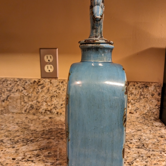 Privilege Turquoise Blue Vase with Fleur-de-lis Top, Very Unique, Beauti… - Picture 3 of 11